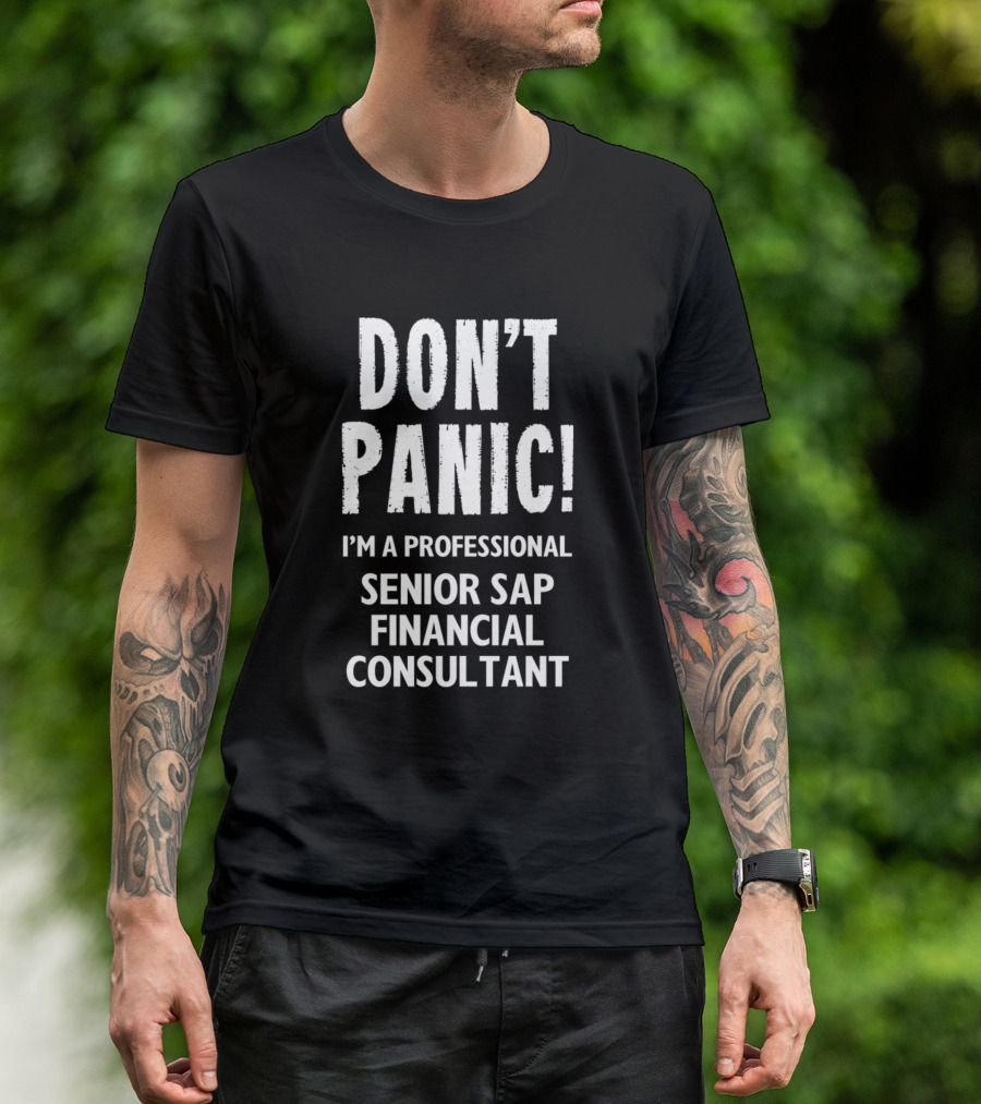 DON'T PANIC I'M A PROFESSIONAL SENIOR SAP FINANCIAL CONSULTANT T-Shirt