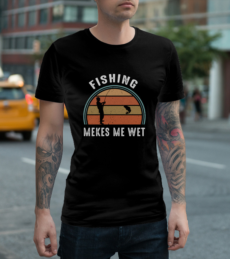 Fishing Mekes Me Wet Vintage Angler Silhouette Retro Sunset T-Shirt