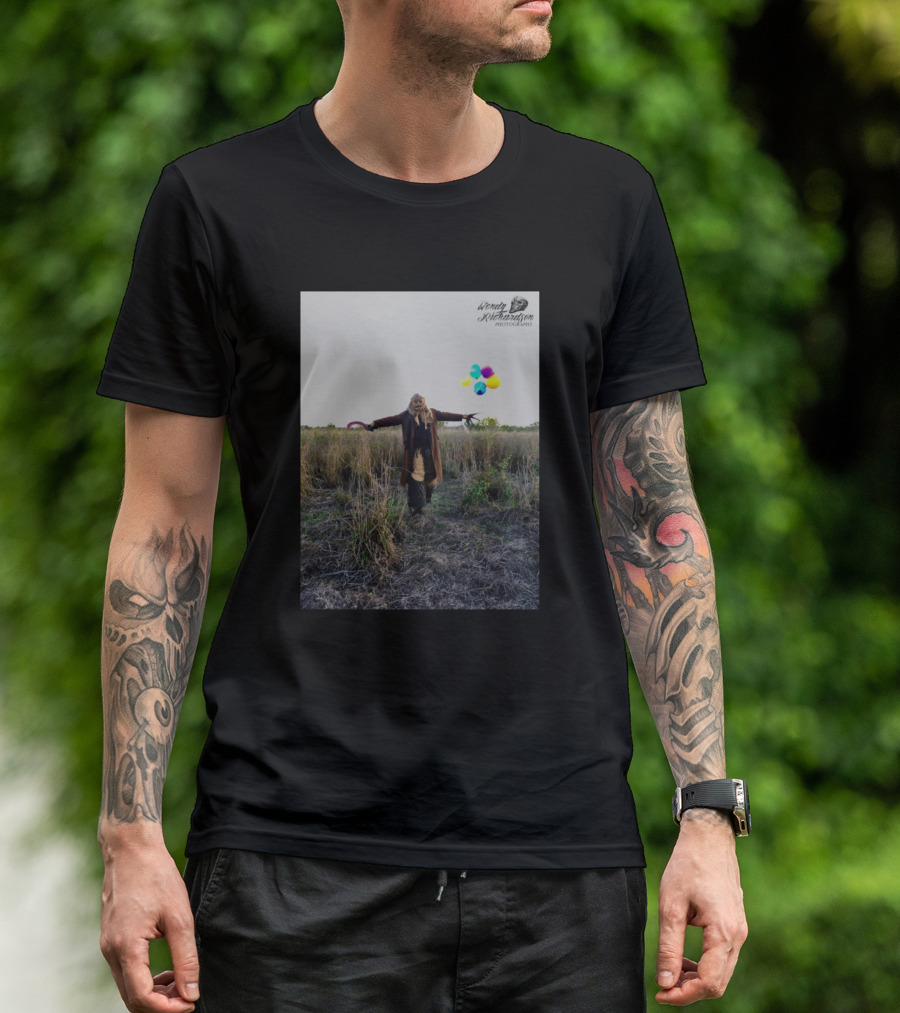 Scarecrow Photography With Balloons In Field By Wendy Richardson T-Shirt