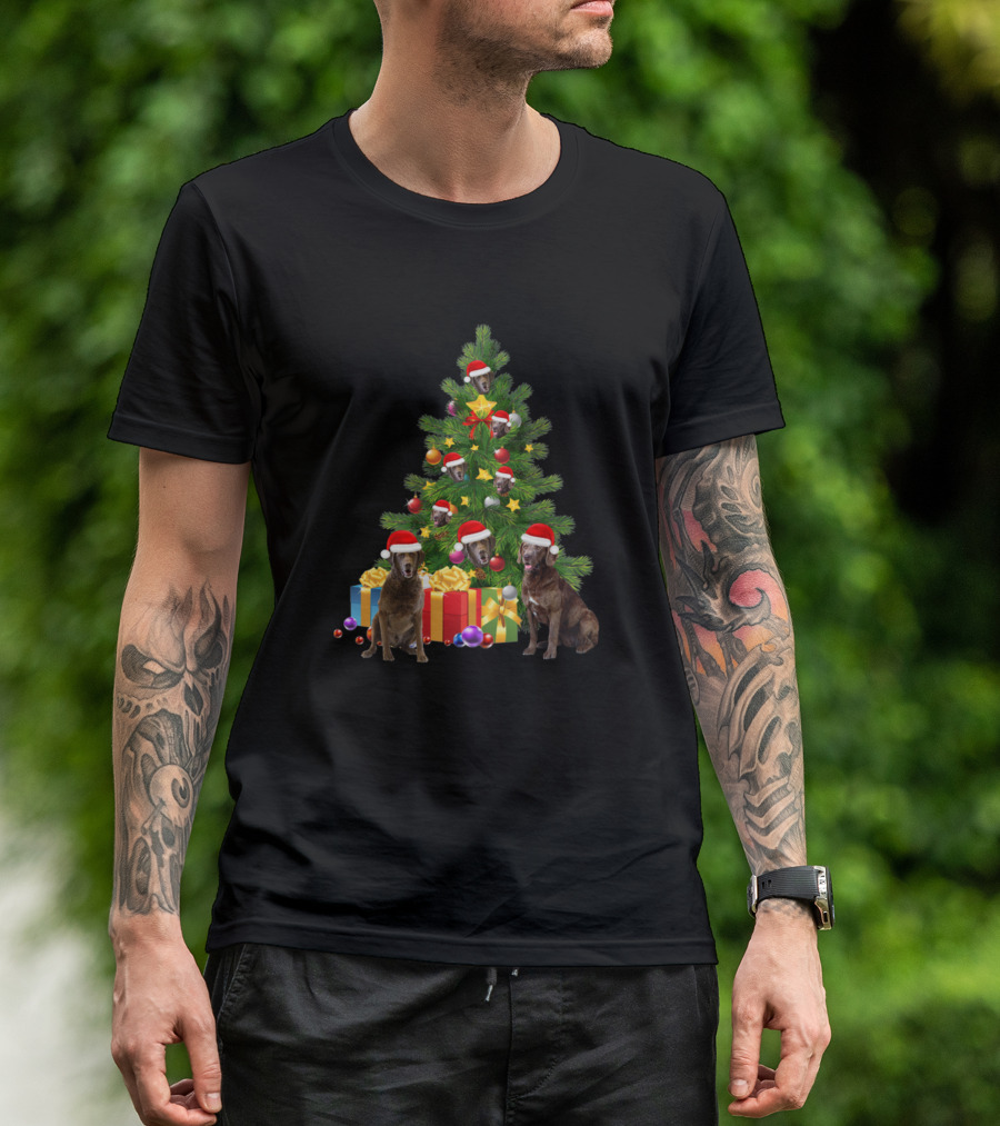 Chesapeake Bay Retriever Dog Christmas Tree With Santa Hats And Gifts T-Shirt