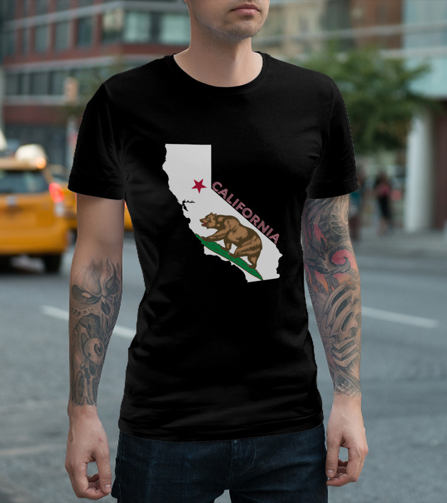California Republic Bear Map Icon With Star T-Shirt