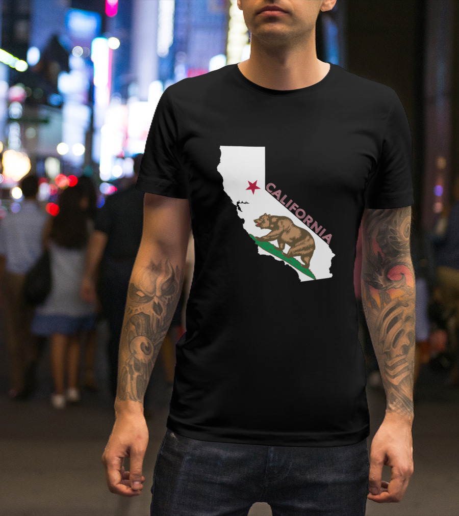 California Republic Bear Map Icon With Star T-Shirt