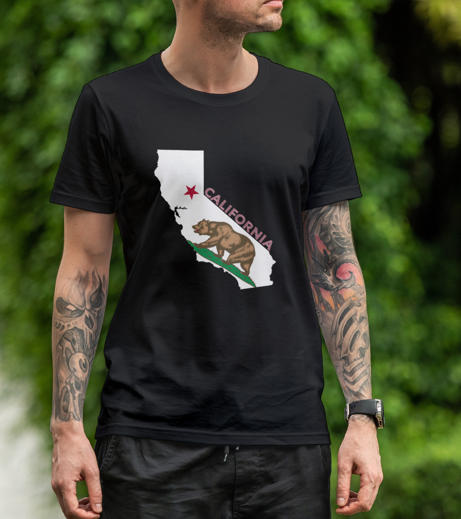 California Republic Bear Map Icon With Star T-Shirt