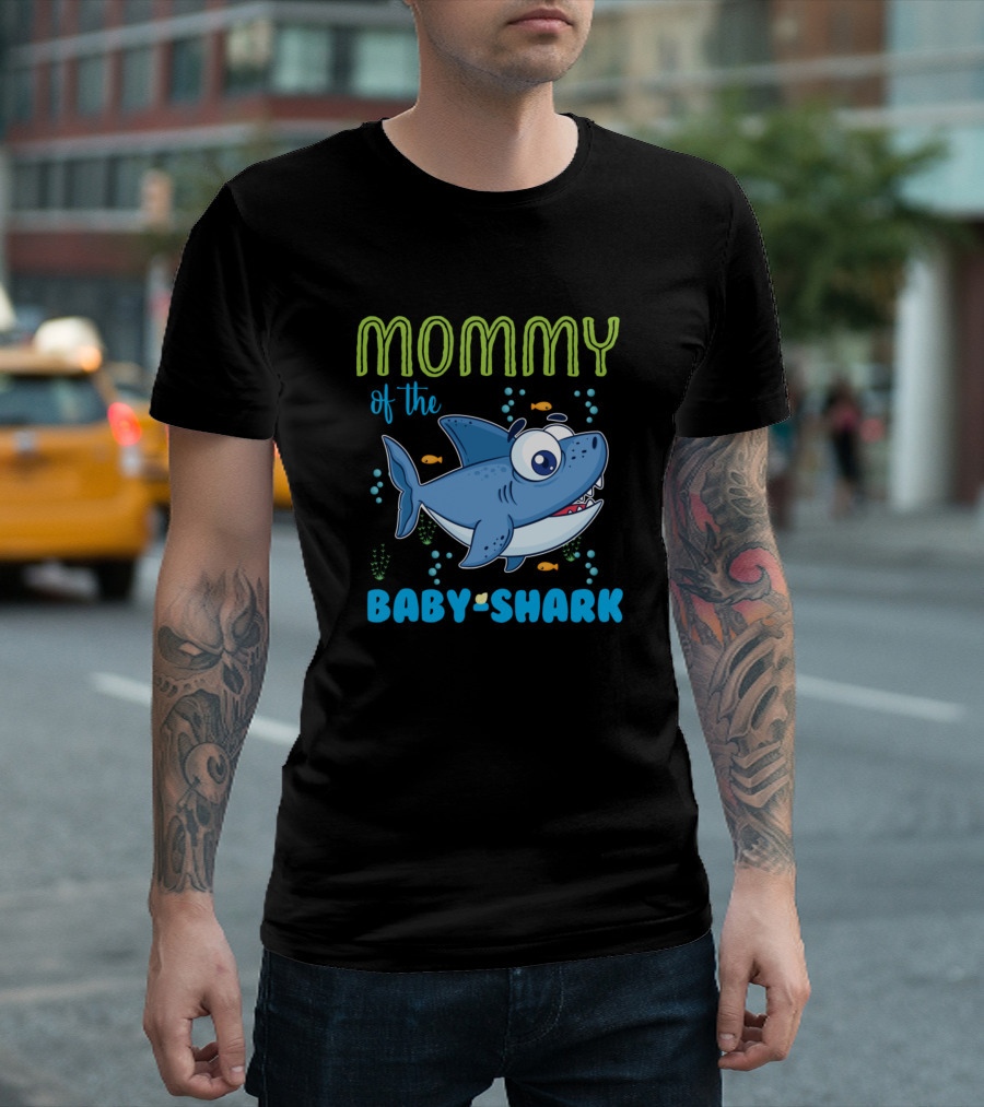 Mommy of the Baby Shark Blue Cartoon with Bubbles and Fish T-Shirt