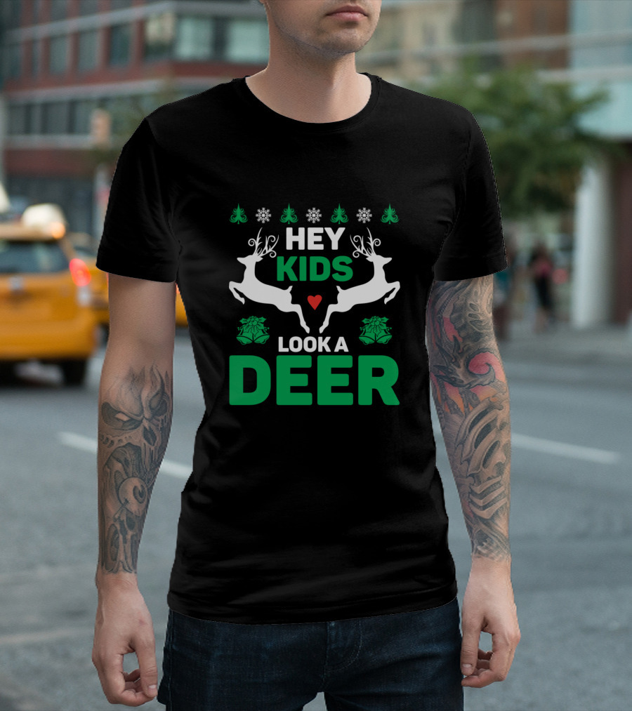 Hey Kids Look A Deer Christmas Reindeer Design With Snowflakes And Trees T-Shirt