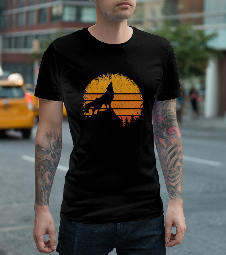 Vintage Sunset Mountain Wolf Howling T-Shirt