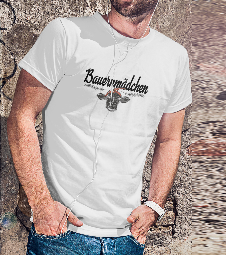 Bauernmädchen Cow Head With Red Bandana T-Shirt