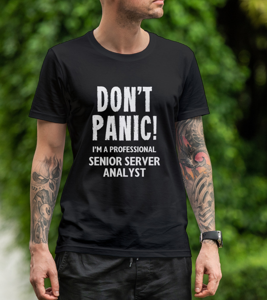 DON'T PANIC I'M A PROFESSIONAL SENIOR SERVER ANALYST T-Shirt