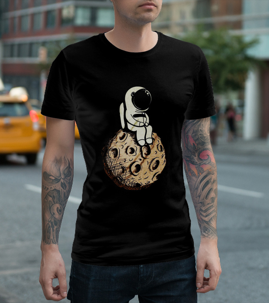 Men Space Astronaut Sitting on Moon T-Shirt