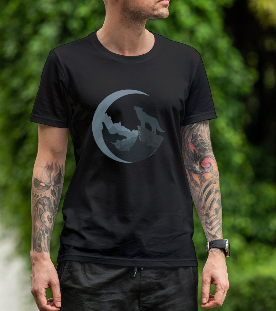Wolf Howling Crescent Moon Wild Life Fun T-Shirt