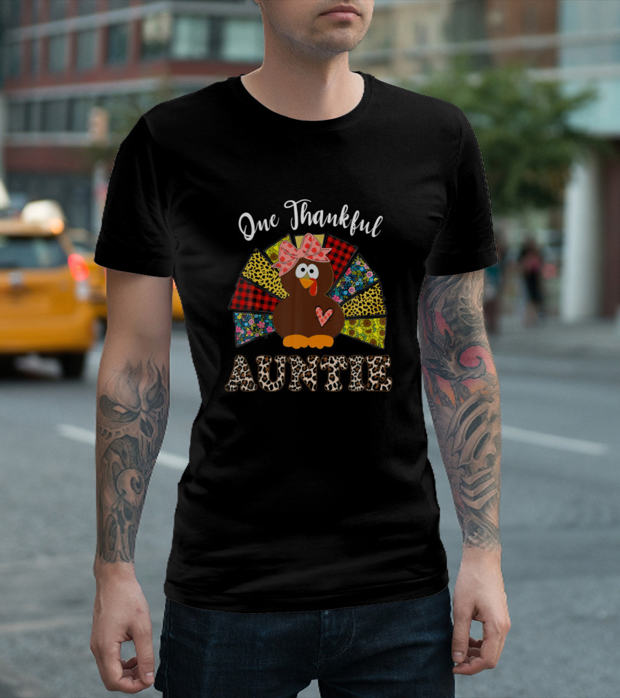 One Thankful Auntie Turkey With Plaid And Leopard T-Shirt