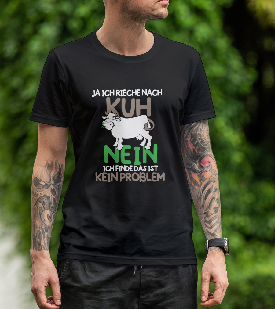 JA ICH RIECHE NACH KUH NEIN ICH FINDE DAS IST KEIN PROBLEM Cow Bull Farm Animal Farmer Barn T-Shirt
