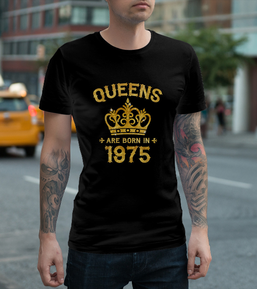 Queens Are Born In 1975 Golden Crown Birthday T-Shirt