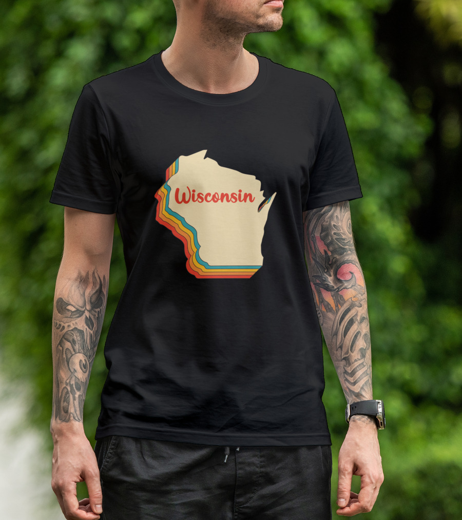 Wisconsin Map Outline Vintage Retro Wis Home State Rainbow Trim T-Shirt