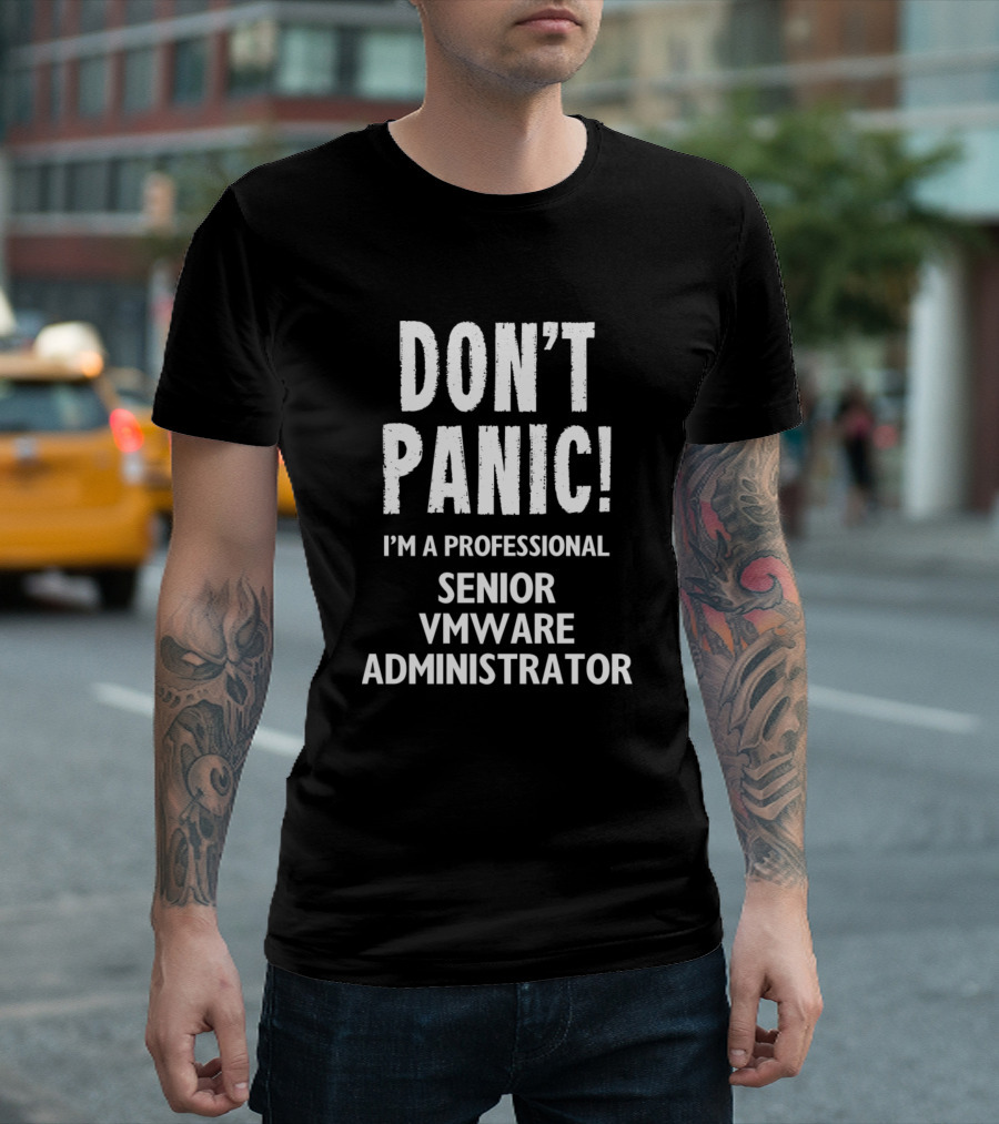 DON'T PANIC I'M A PROFESSIONAL SENIOR VMWARE ADMINISTRATOR T-Shirt
