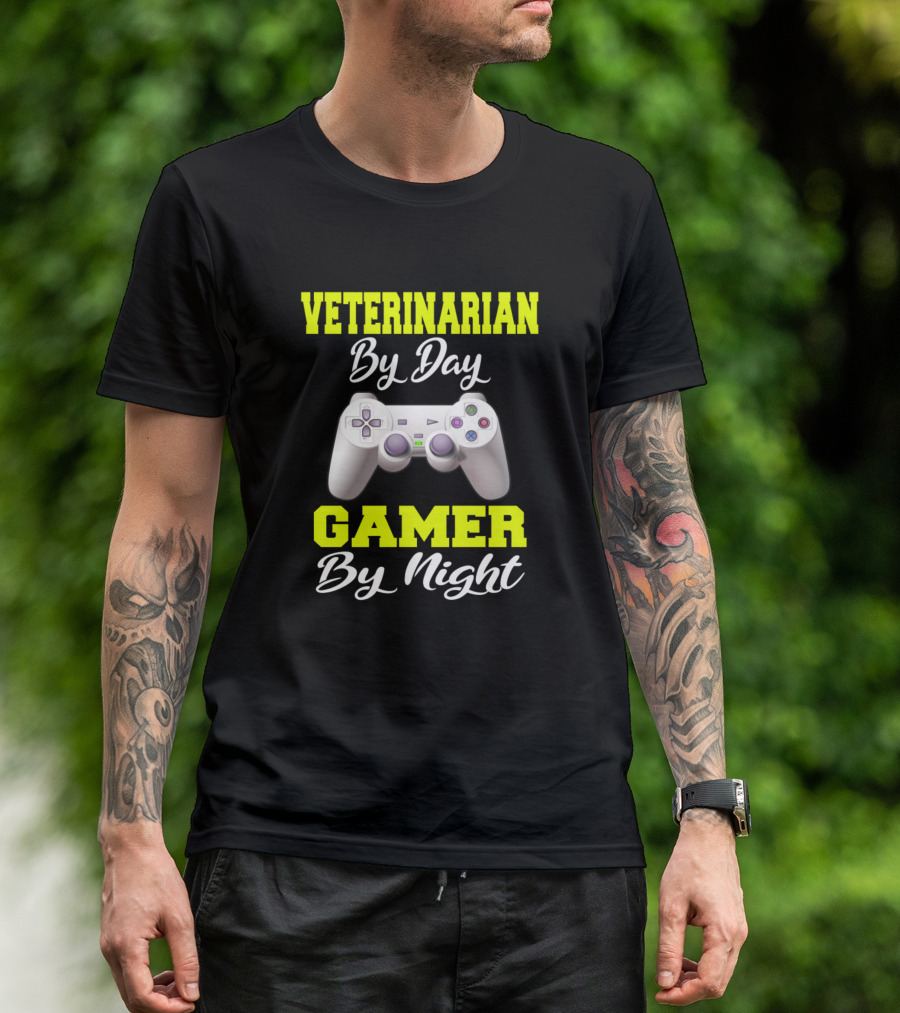VETERINARIAN BY DAY GAMER BY NIGHT CONTROLLER T-Shirt