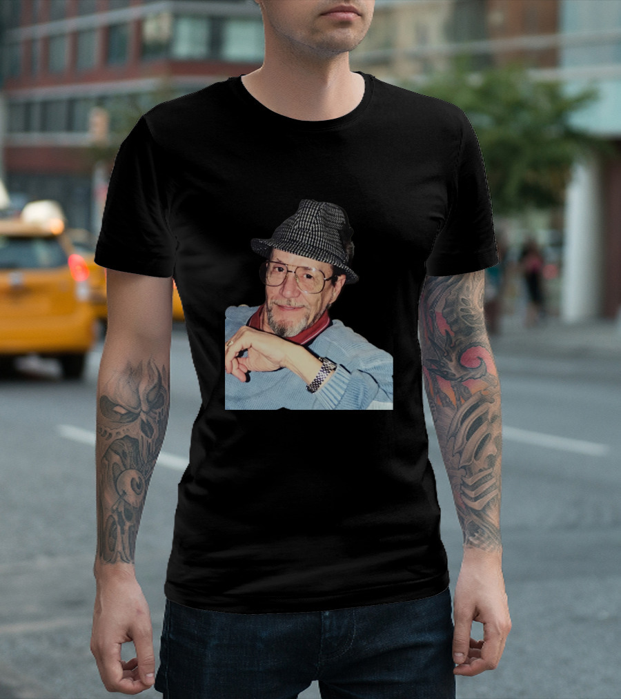 Ken2 Vintage Style Man With Hat And Glasses T-Shirt