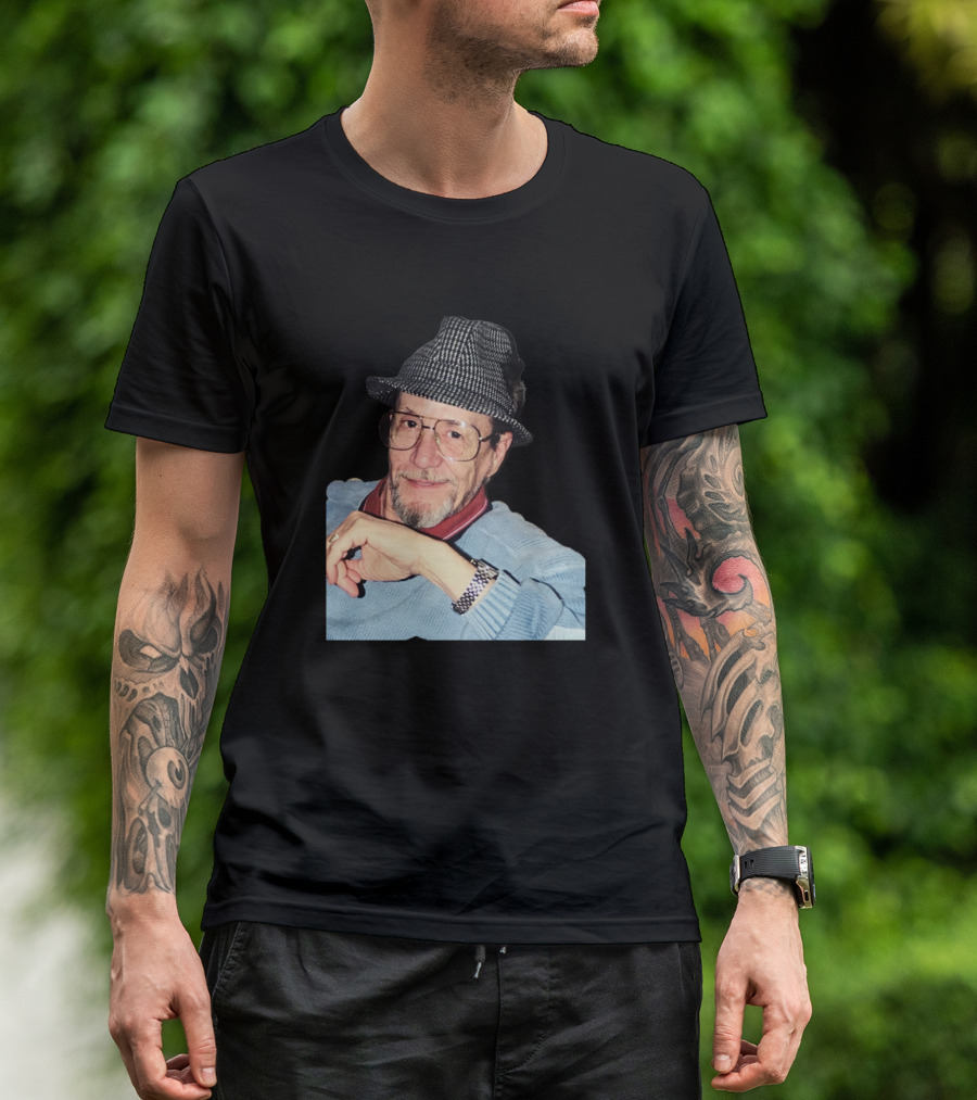 Ken2 Vintage Style Man With Hat And Glasses T-Shirt