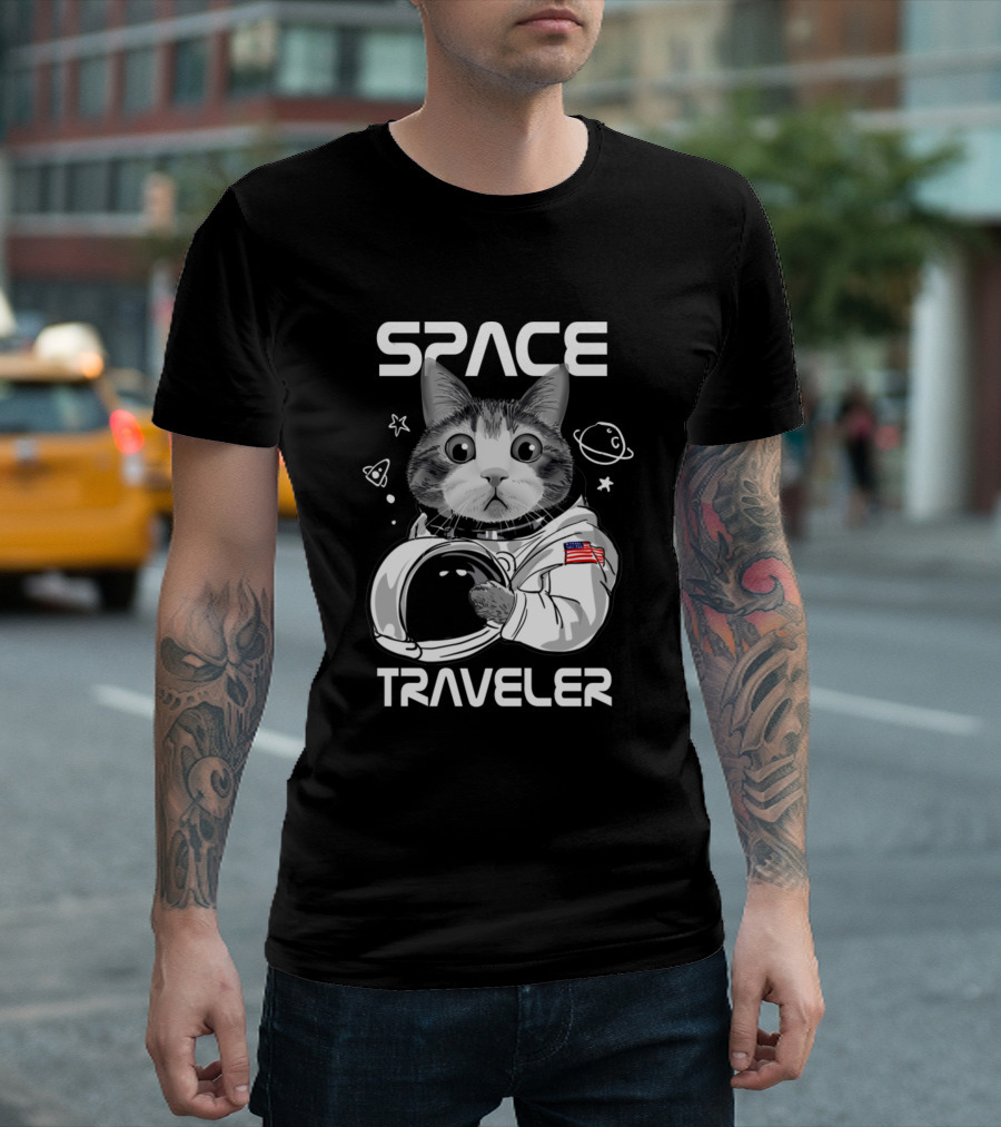 Space Traveler Cat Astronaut With USA Flag T-Shirt