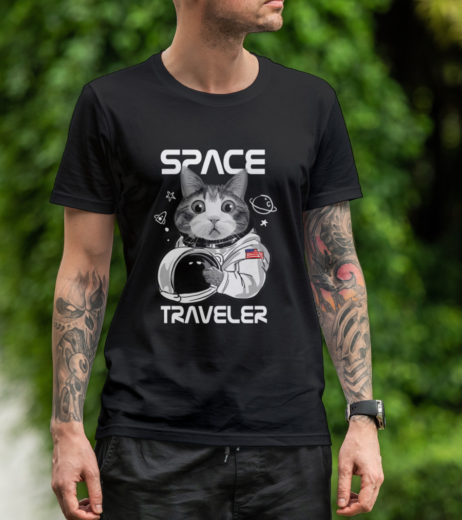 Space Traveler Cat Astronaut With USA Flag T-Shirt