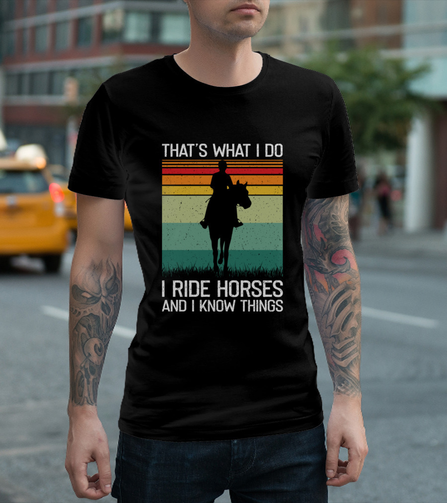 THAT'S WHAT I DO I RIDE HORSES AND I KNOW THINGS Retro T-Shirt