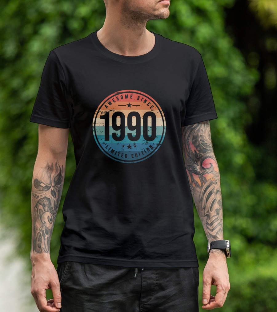 Awesome Since 1990 Vintage Style Retro Circle T-Shirt