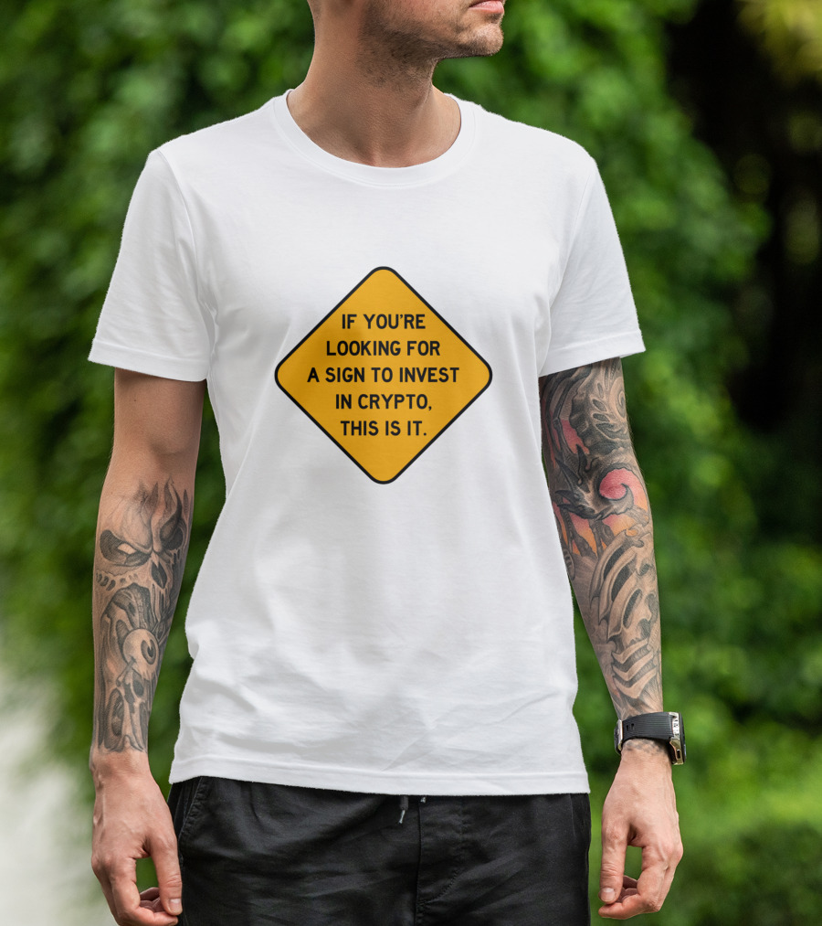 IF YOU'RE LOOKING FOR A SIGN TO INVEST IN CRYPTO THIS IS IT T-Shirt
