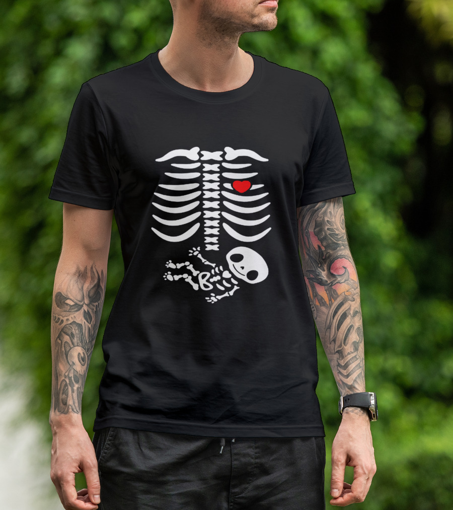 Halloween Pregnancy Announcement Pregnant Skeleton Heart Baby Skeleton T-Shirt