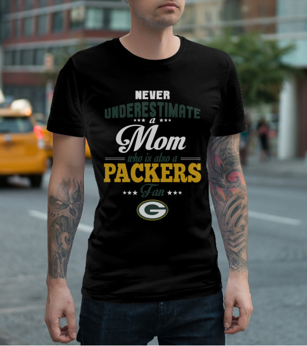 Never Underestimate A Mom Who Is Also A Packers Fan T-Shirt