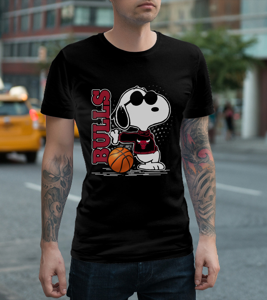 Bulls Snoopy With Basketball And Chicago Bulls Red T-Shirt