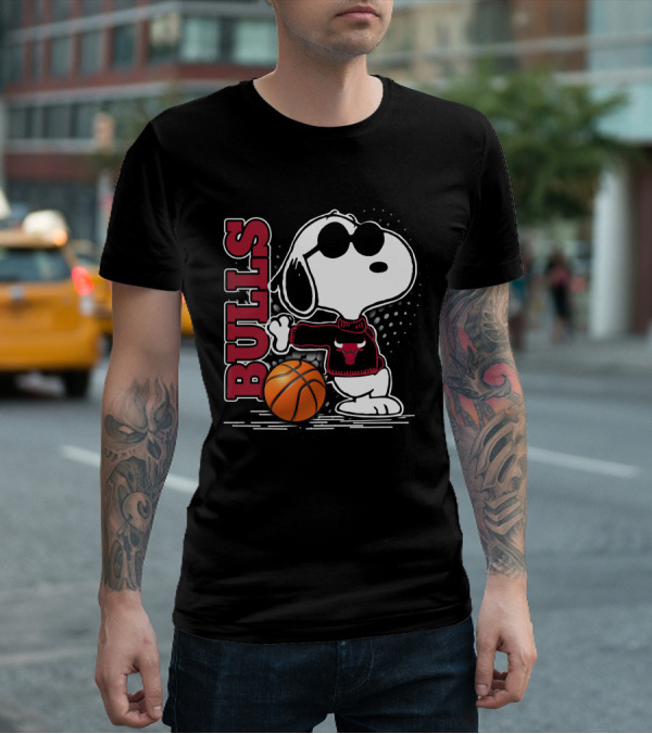 Bulls Snoopy With Basketball And Chicago Bulls Red T-Shirt