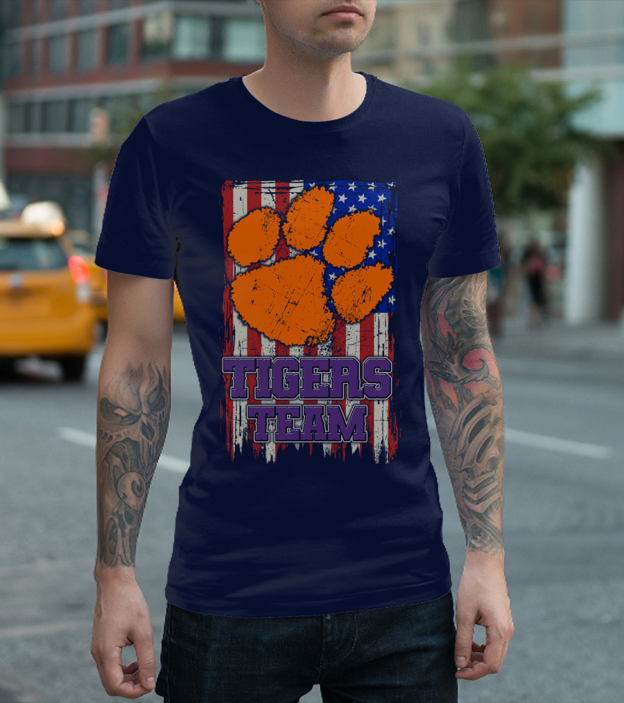 Clemson Tigers Team American Flag Paw Print T-Shirt