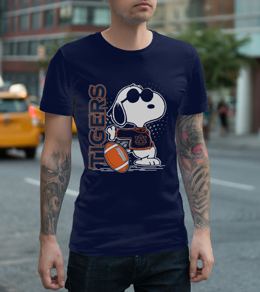 Snoopy Auburn Tigers Football T-Shirt