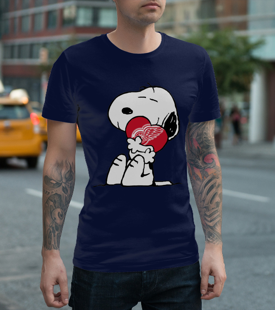Detroit Redwings Snoopy Hugging Heart T-Shirt