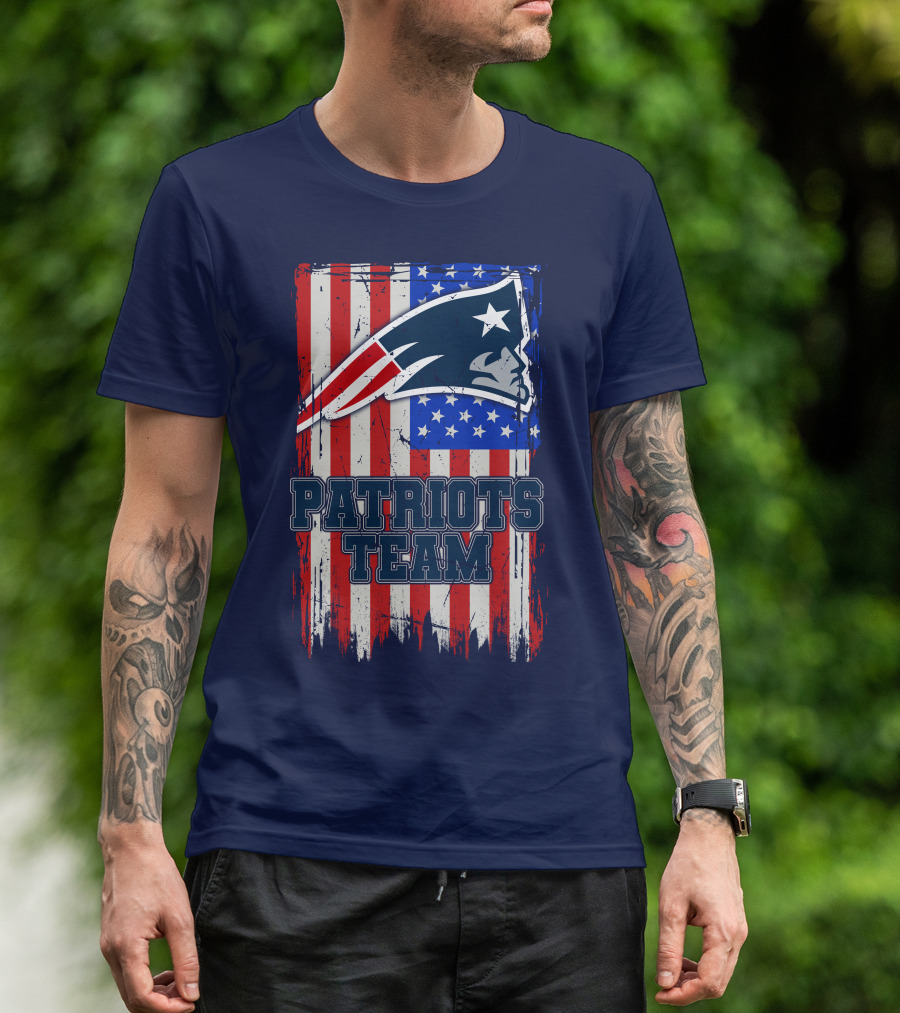 New England Patriots Team Logo With American Flag T-Shirt