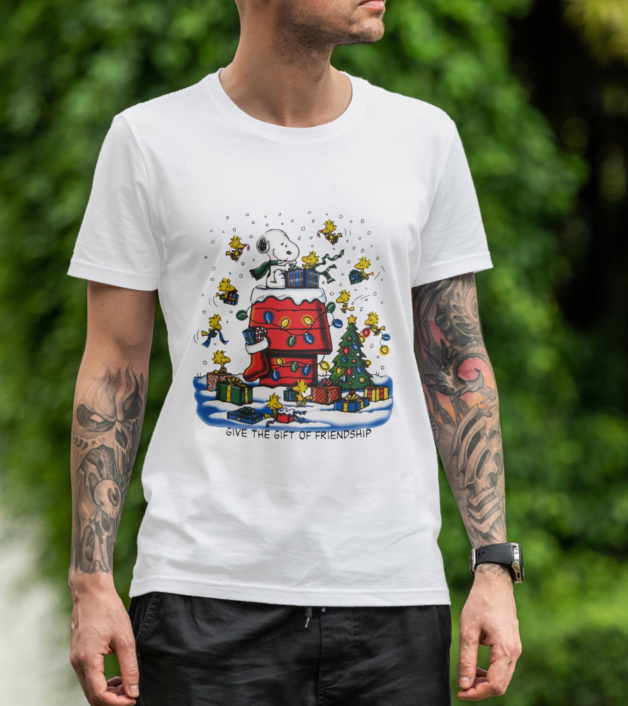 Snoopy Christmas House With Woodstock And Gifts Give The Gift Of Friendship T-Shirt
