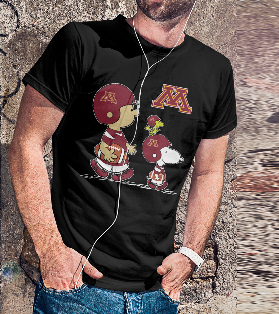 Minnesota Golden Gophers Charlie Brown Snoopy Football Player Helmets T-Shirt