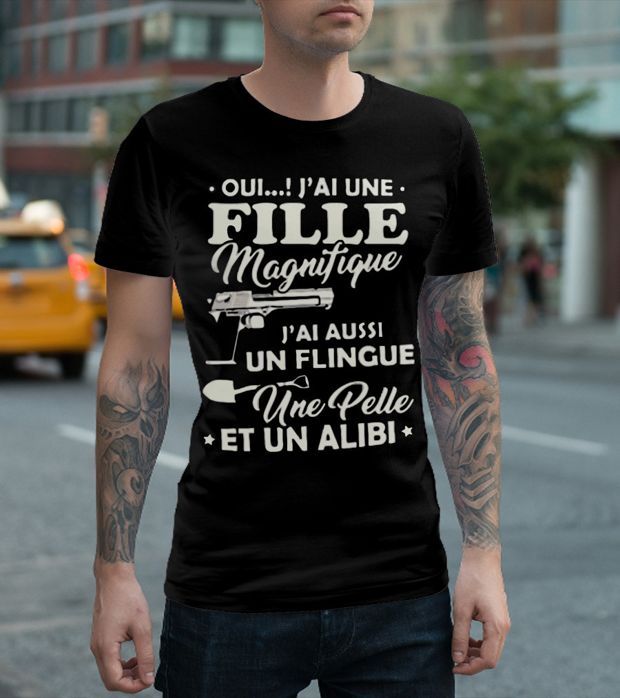 Oui J'ai Une Fille Magnifique J'ai Aussi Un Flingue Une Pelle Et Un Alibi T-Shirt