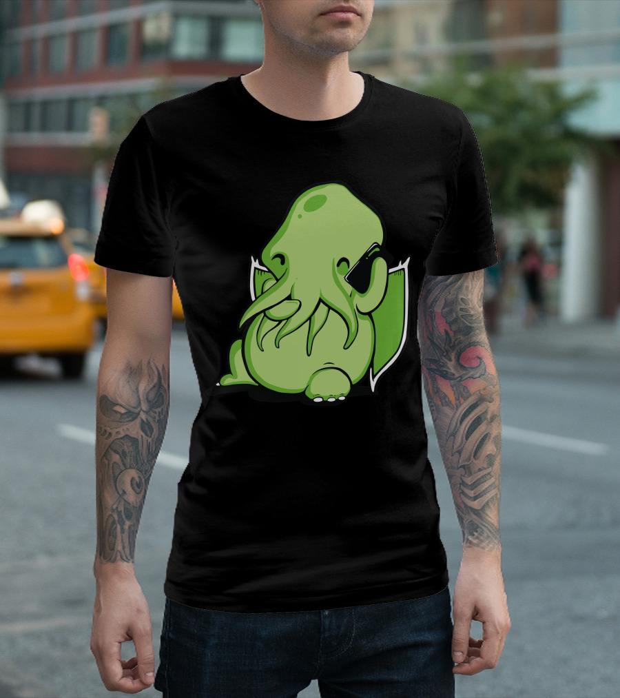 Prank Call Of Cthulhu Lovecraftian Creature With Phone T-Shirt