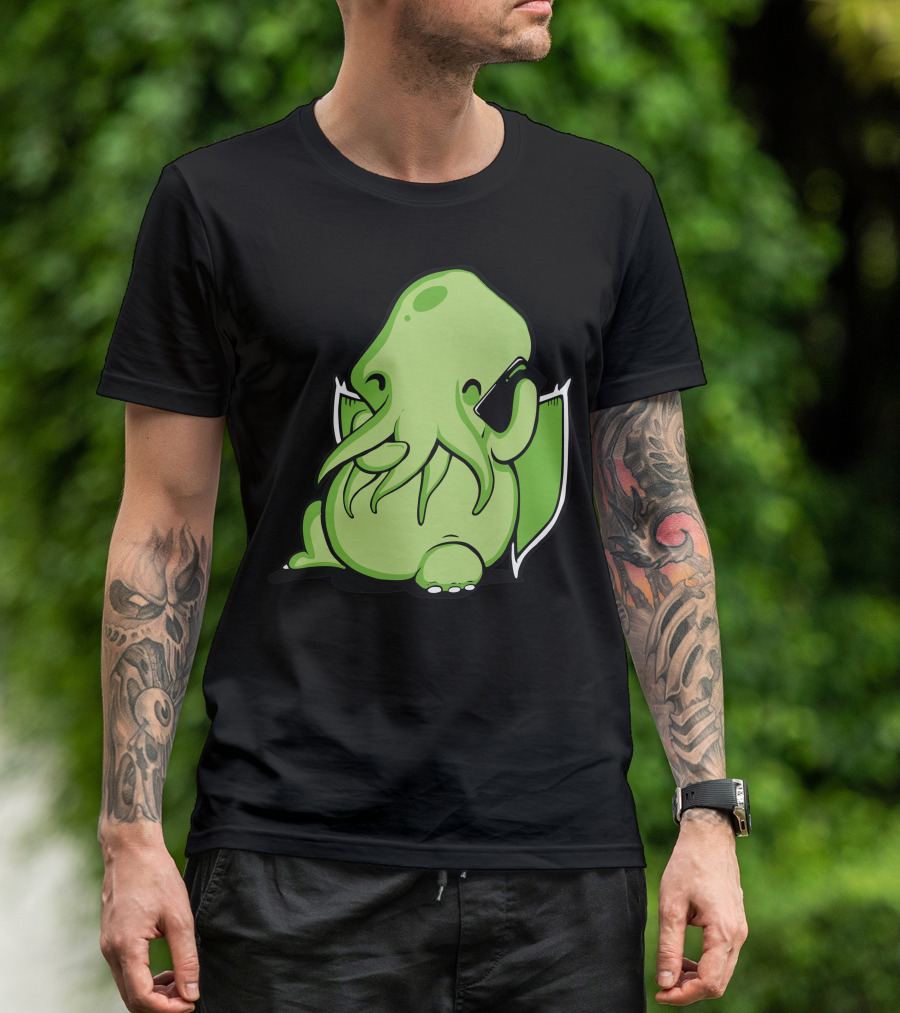 Prank Call Of Cthulhu Lovecraftian Creature With Phone T-Shirt