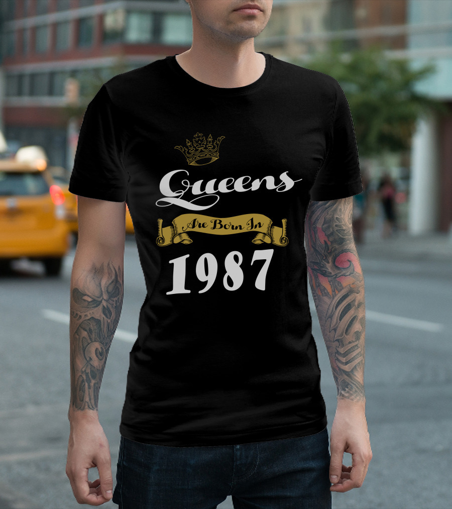 Queens Are Born In 1987 Crown Banner T-Shirt