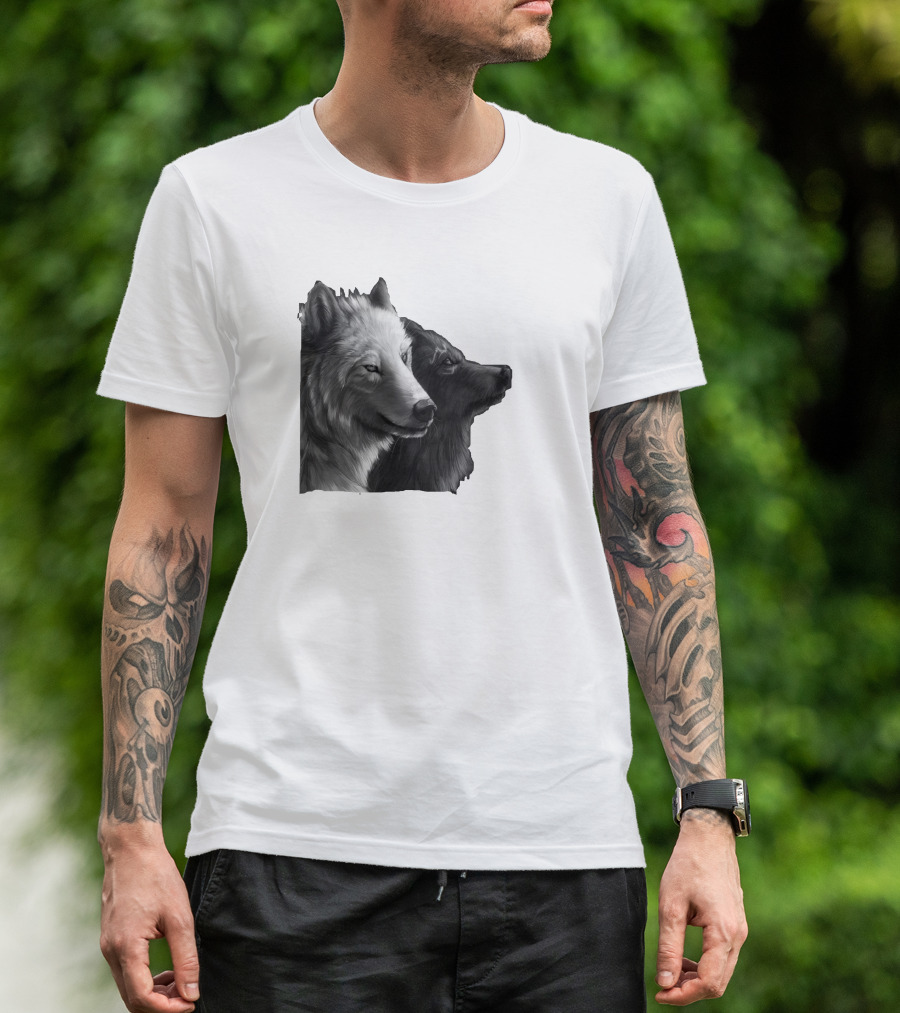 Kurt Ve Kurt Siyah Ve Beyaz Kurt Başları Yan Profil Çizimi T-Shirt