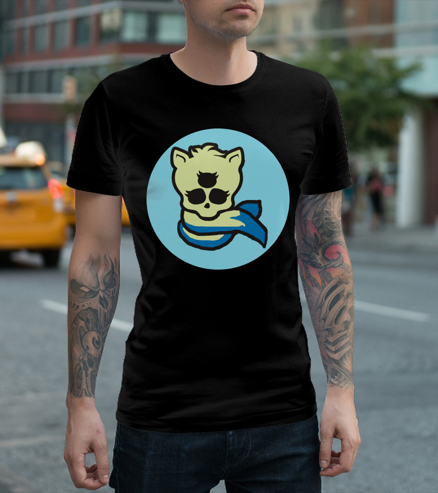 Algea Skull and Blue Scarf Cat in Circle T-Shirt