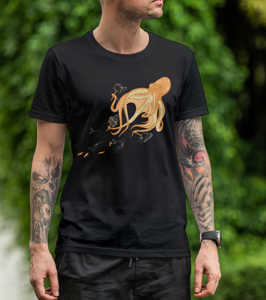 Baha I Has Nets Too Giant Octopus With Nets And Divers T-Shirt