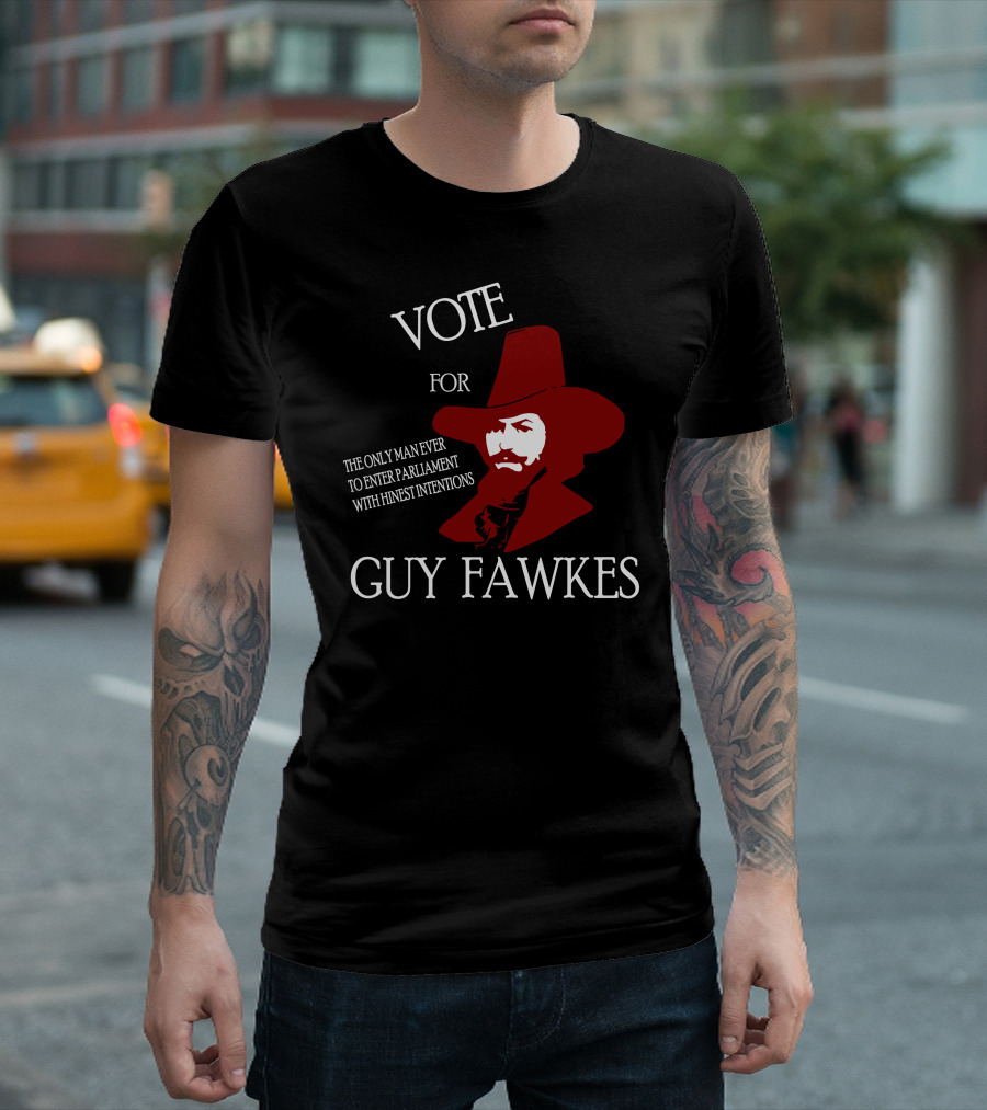 VOTE FOR GUY FAWKES THE ONLY MAN EVER TO ENTER PARLIAMENT WITH HONEST INTENTIONS T-Shirt