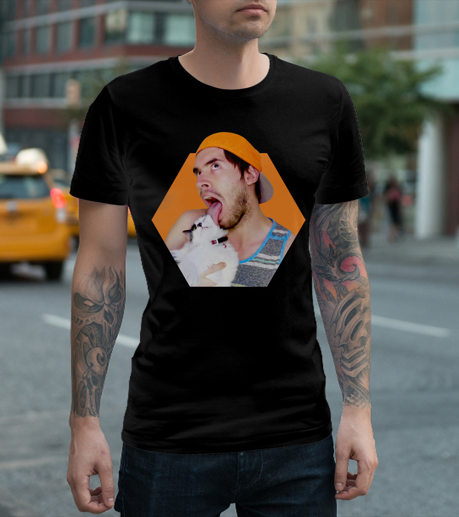 Holasoygerman Licking Cat Hexagonal Photo Orange Hat Tank Top T-Shirt