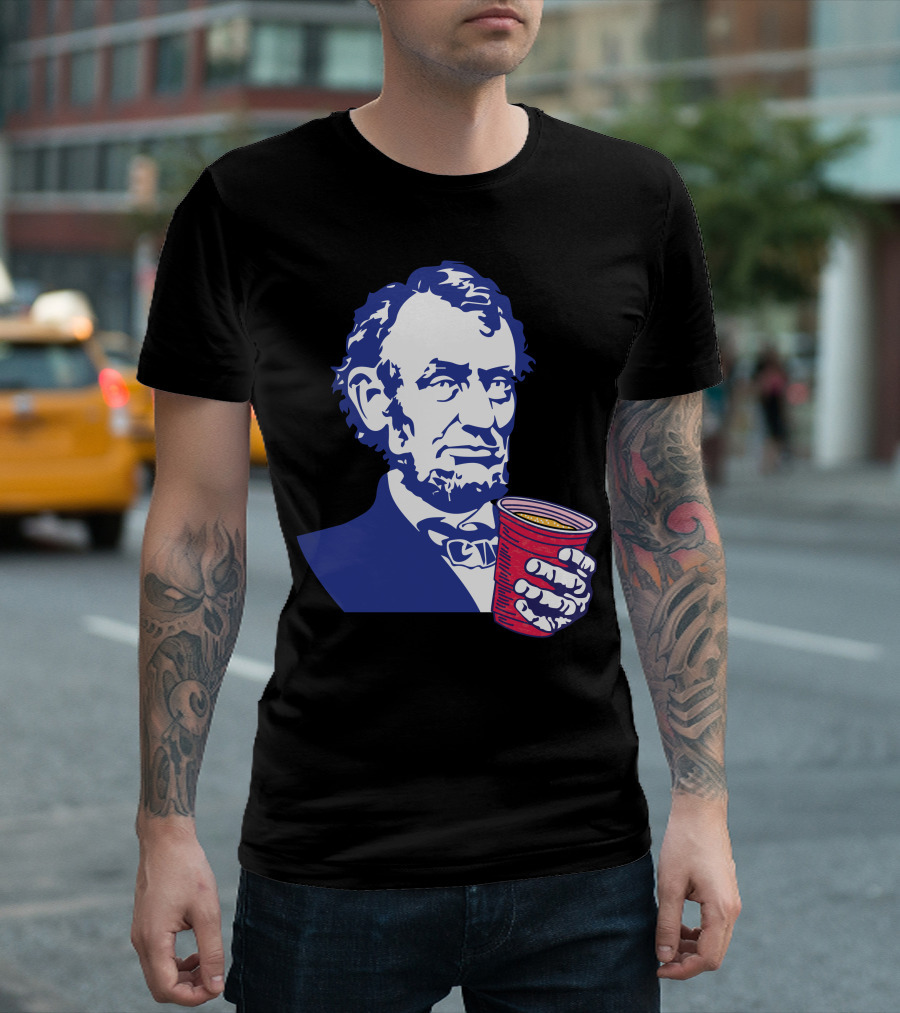 Abraham Lincoln with Red Cup Celebrating Fourth of July T-Shirt