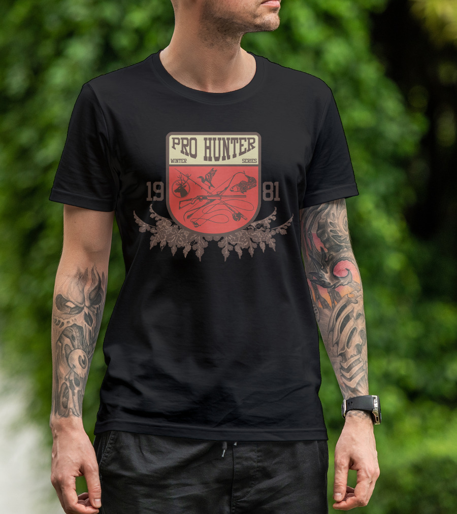 Pro Hunter Winter Series 1981 Deer Bird Guns Bow Arrows T-Shirt