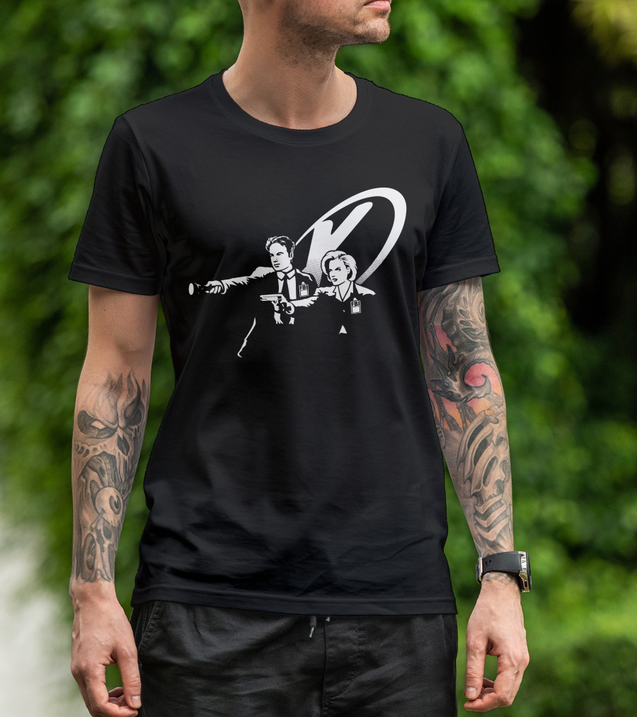 The X-Files Mulder And Scully Agents With Flashlight And Gun T-Shirt