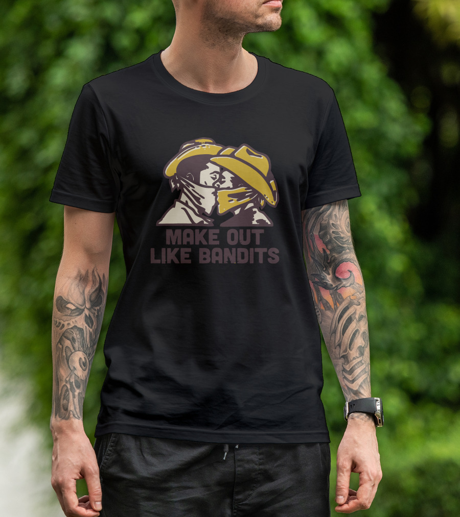 MAKE OUT LIKE BANDITS Cowboy Romance T-Shirt